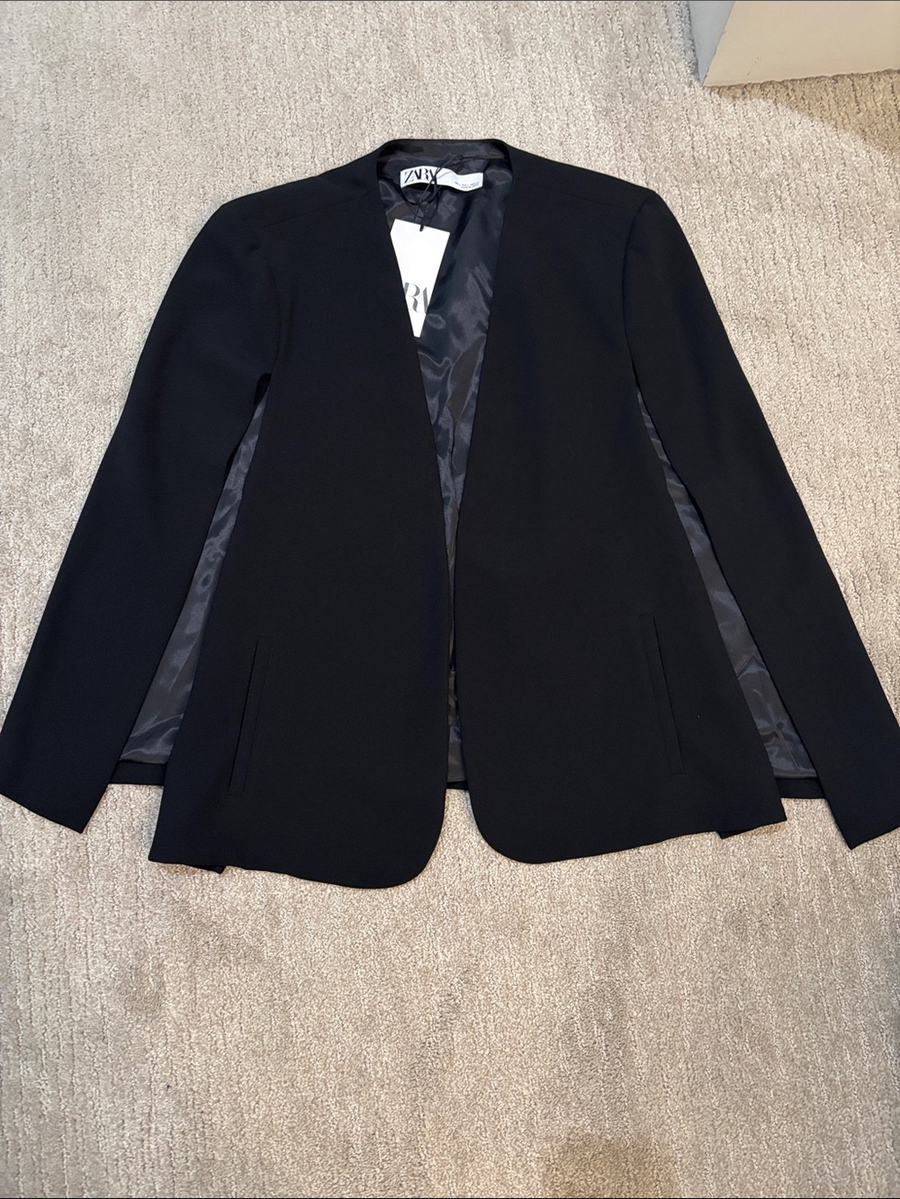 🏷 Zara cape